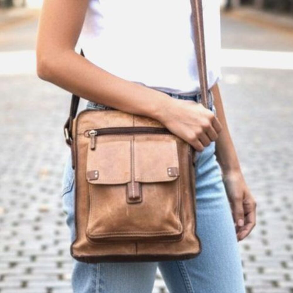 Fossil Authentic Vintage Distressd Tan Genuine Leather Crossbody Bag Purse